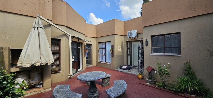 3 Bedroom Property for Sale in Three Rivers Proper Gauteng