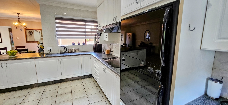 3 Bedroom Property for Sale in Three Rivers Proper Gauteng