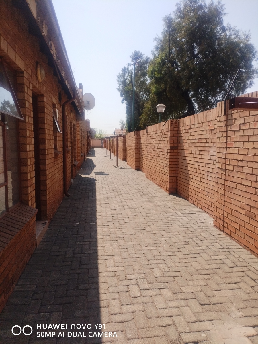 1 Bedroom Property for Sale in Vosloorus Ext 16 Gauteng