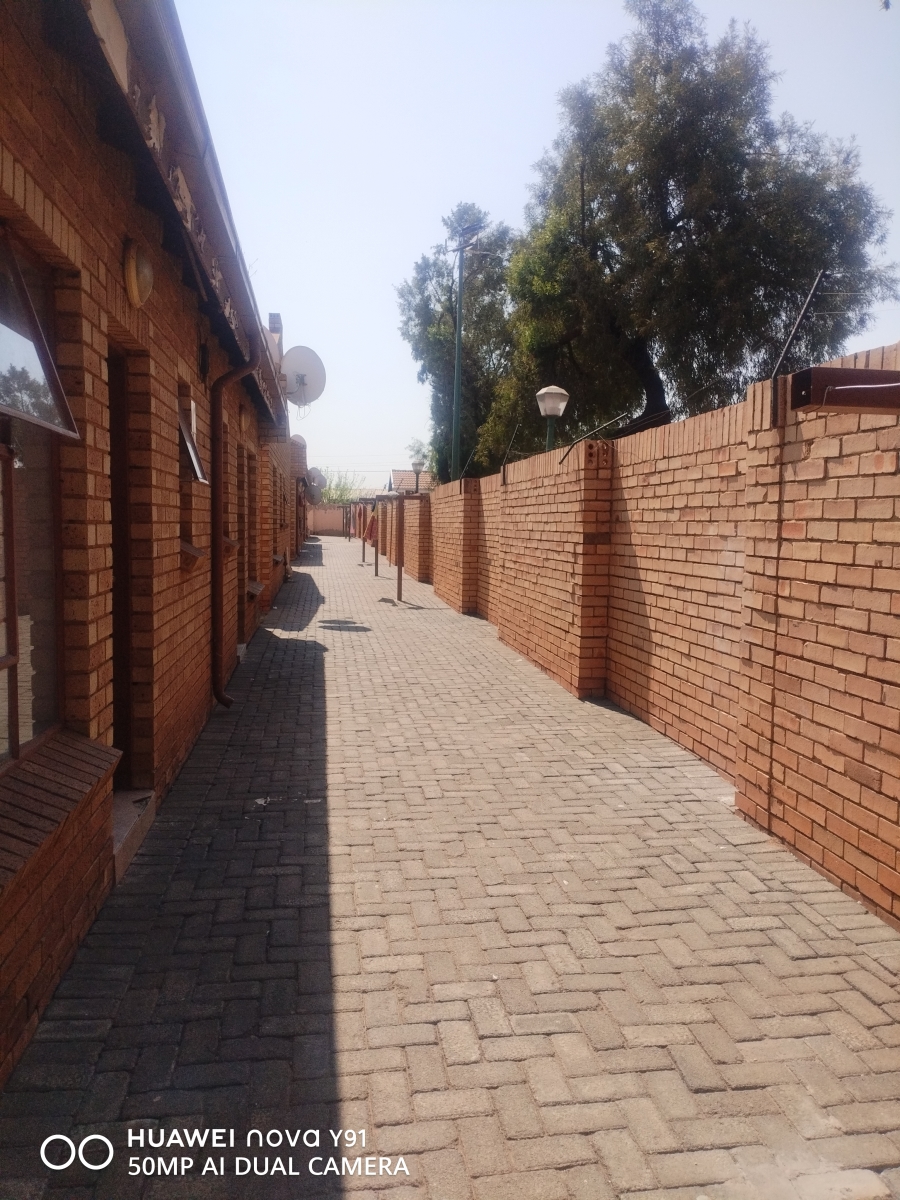 1 Bedroom Property for Sale in Vosloorus Ext 16 Gauteng