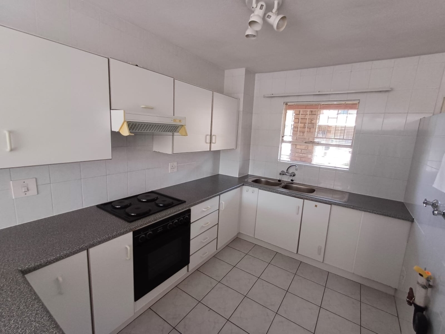 To Let 2 Bedroom Property for Rent in New Redruth Gauteng