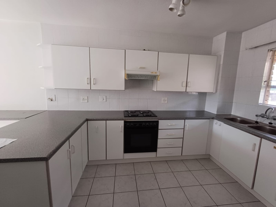 To Let 2 Bedroom Property for Rent in New Redruth Gauteng