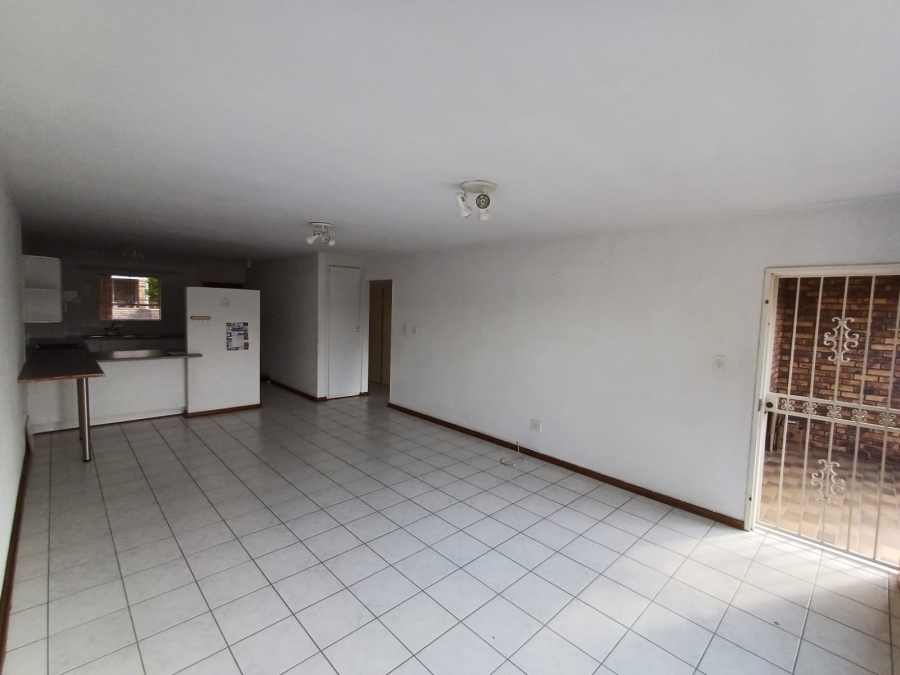 To Let 2 Bedroom Property for Rent in New Redruth Gauteng