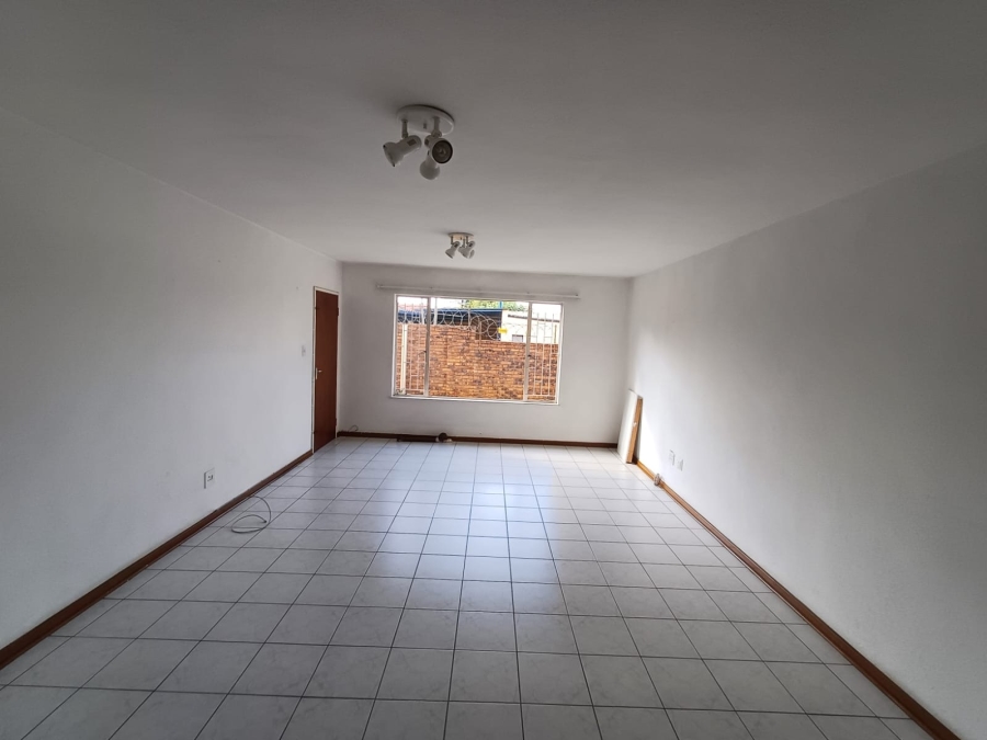 To Let 2 Bedroom Property for Rent in New Redruth Gauteng