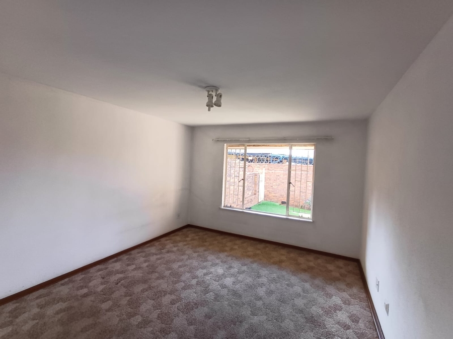 To Let 2 Bedroom Property for Rent in New Redruth Gauteng