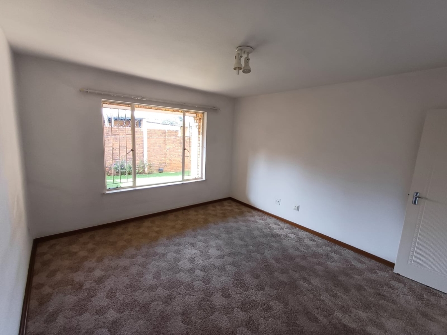 To Let 2 Bedroom Property for Rent in New Redruth Gauteng