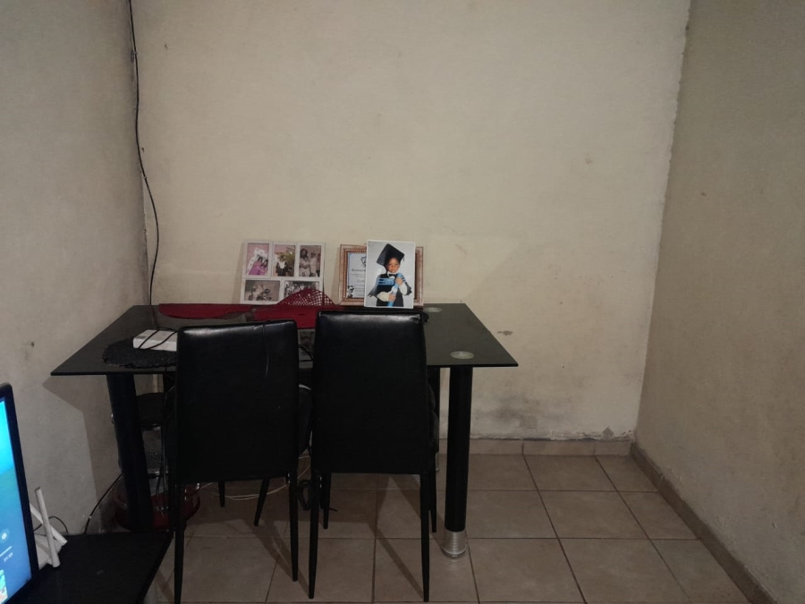 1 Bedroom Property for Sale in Zonkezizwe Gauteng