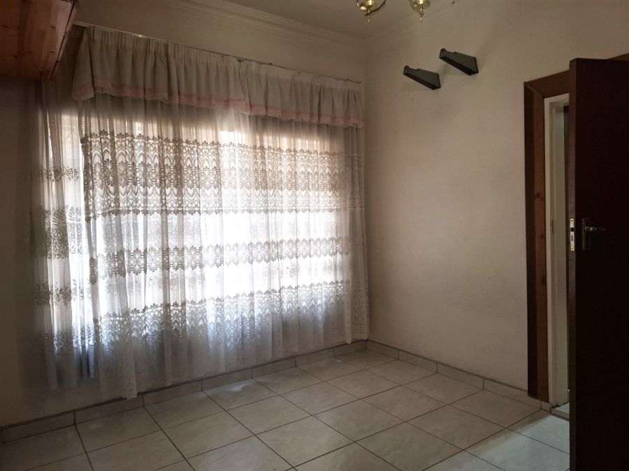 6 Bedroom Property for Sale in Actonville Gauteng