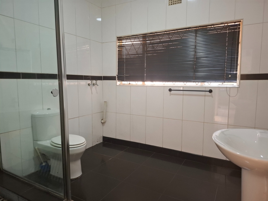 6 Bedroom Property for Sale in Actonville Gauteng