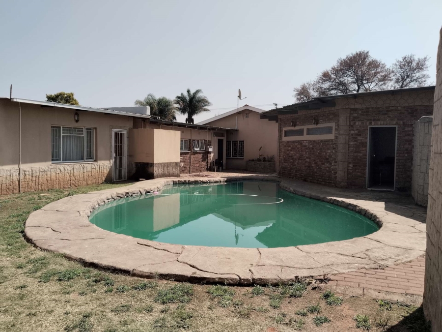 8 Bedroom Property for Sale in Booysens Gauteng