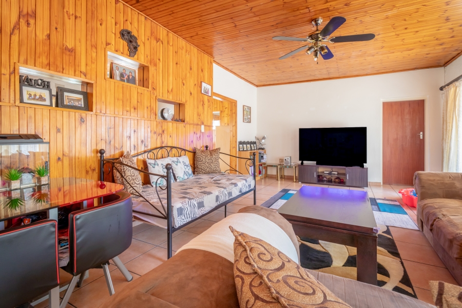 To Let 4 Bedroom Property for Rent in Wilro Park Gauteng