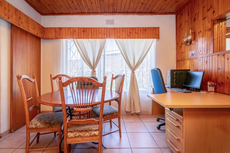 To Let 4 Bedroom Property for Rent in Wilro Park Gauteng