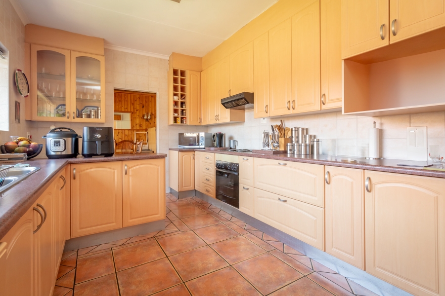 To Let 4 Bedroom Property for Rent in Wilro Park Gauteng