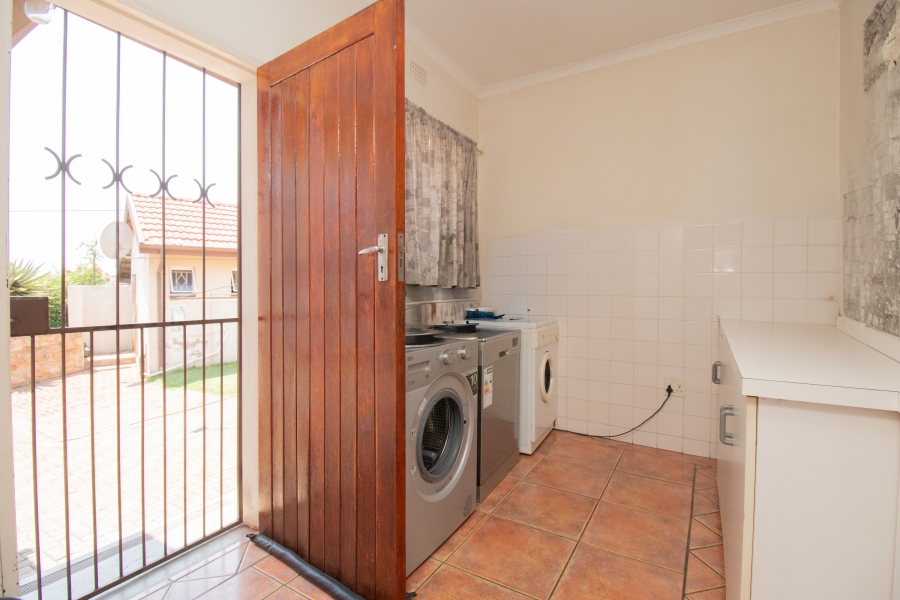 To Let 4 Bedroom Property for Rent in Wilro Park Gauteng