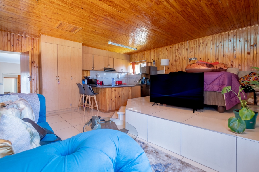 To Let 4 Bedroom Property for Rent in Wilro Park Gauteng