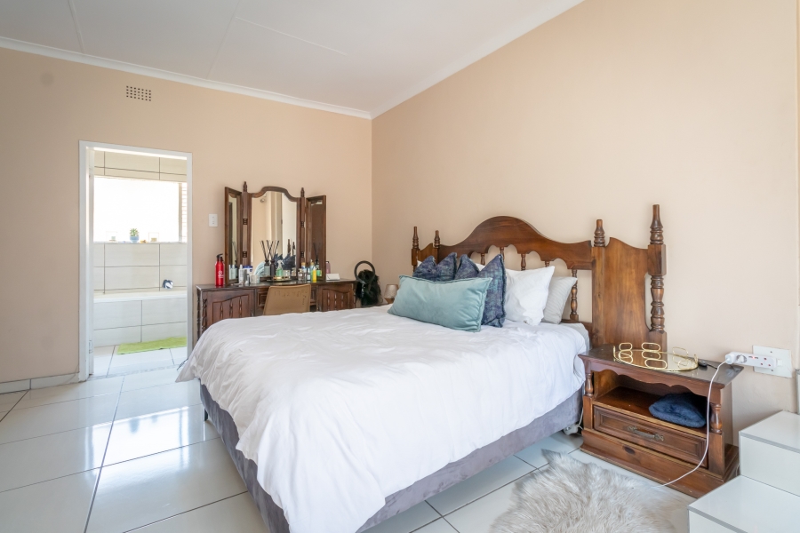 To Let 4 Bedroom Property for Rent in Wilro Park Gauteng