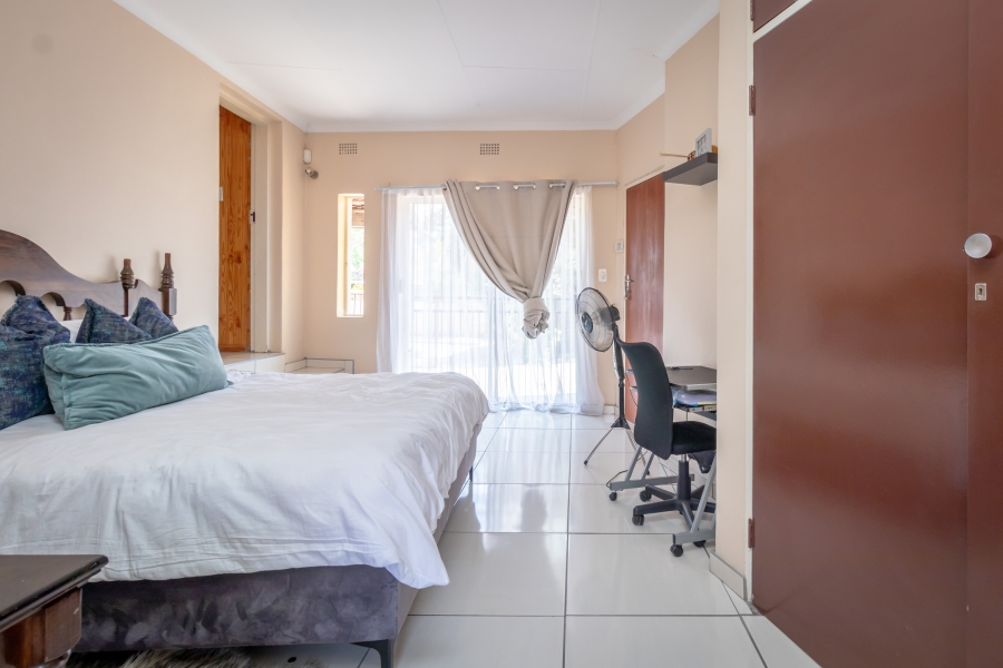 To Let 4 Bedroom Property for Rent in Wilro Park Gauteng