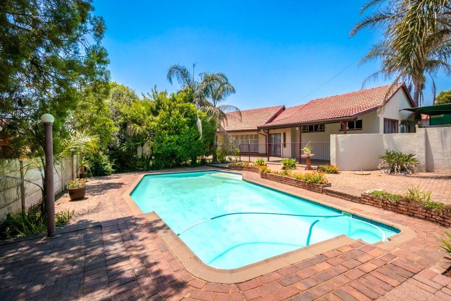 To Let 4 Bedroom Property for Rent in Wilro Park Gauteng