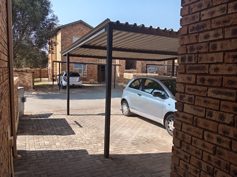 2 Bedroom Property for Sale in Honeydew Gauteng