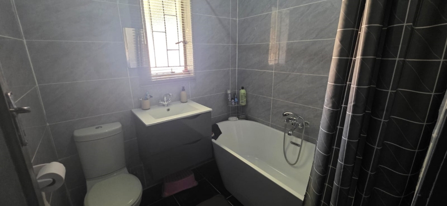 3 Bedroom Property for Sale in Vanderbijlpark Cw 6 Gauteng