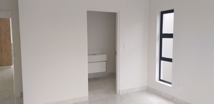 4 Bedroom Property for Sale in La Como Lifestyle Estate Gauteng