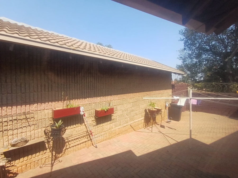2 Bedroom Property for Sale in Lindhaven Gauteng
