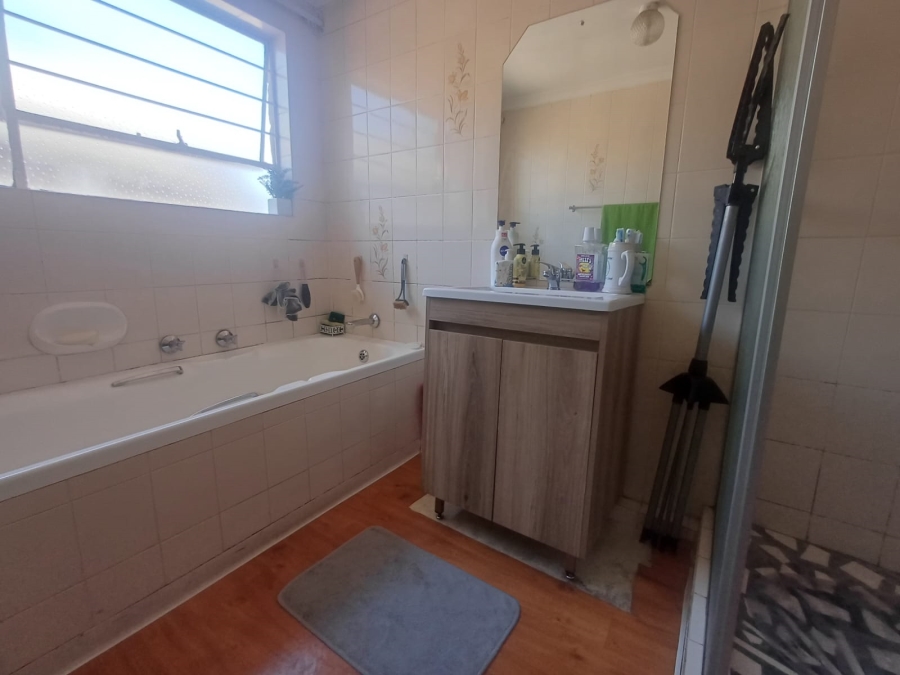 2 Bedroom Property for Sale in Lindhaven Gauteng