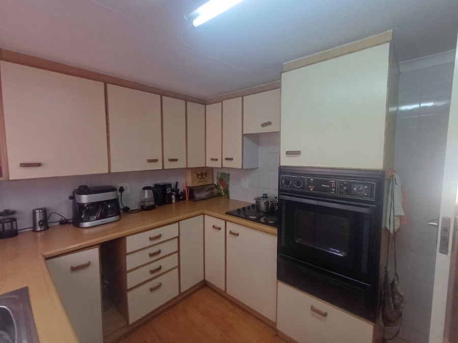 2 Bedroom Property for Sale in Lindhaven Gauteng