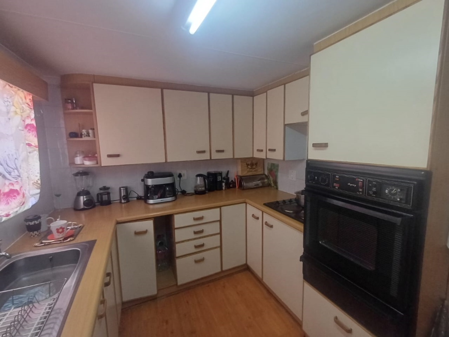 2 Bedroom Property for Sale in Lindhaven Gauteng