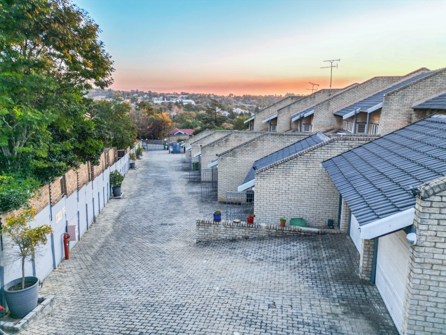 3 Bedroom Property for Sale in Morningside Manor Gauteng