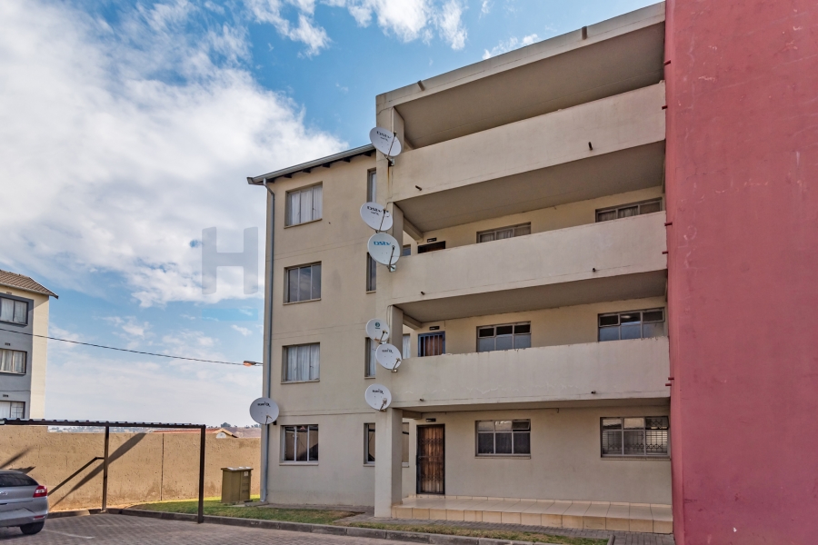 2 Bedroom Property for Sale in Fleurhof Gauteng