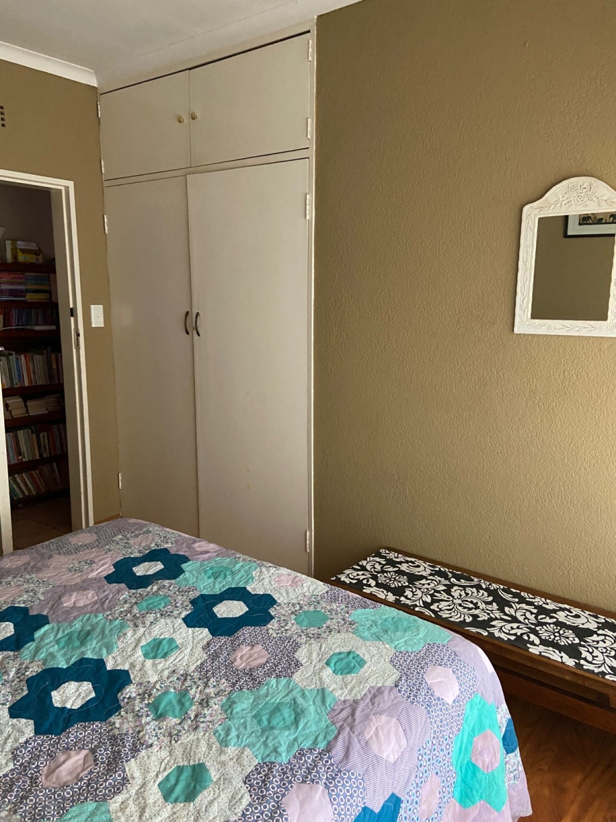 5 Bedroom Property for Sale in Flora Gardens Gauteng