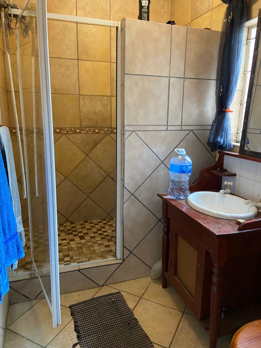 5 Bedroom Property for Sale in Flora Gardens Gauteng