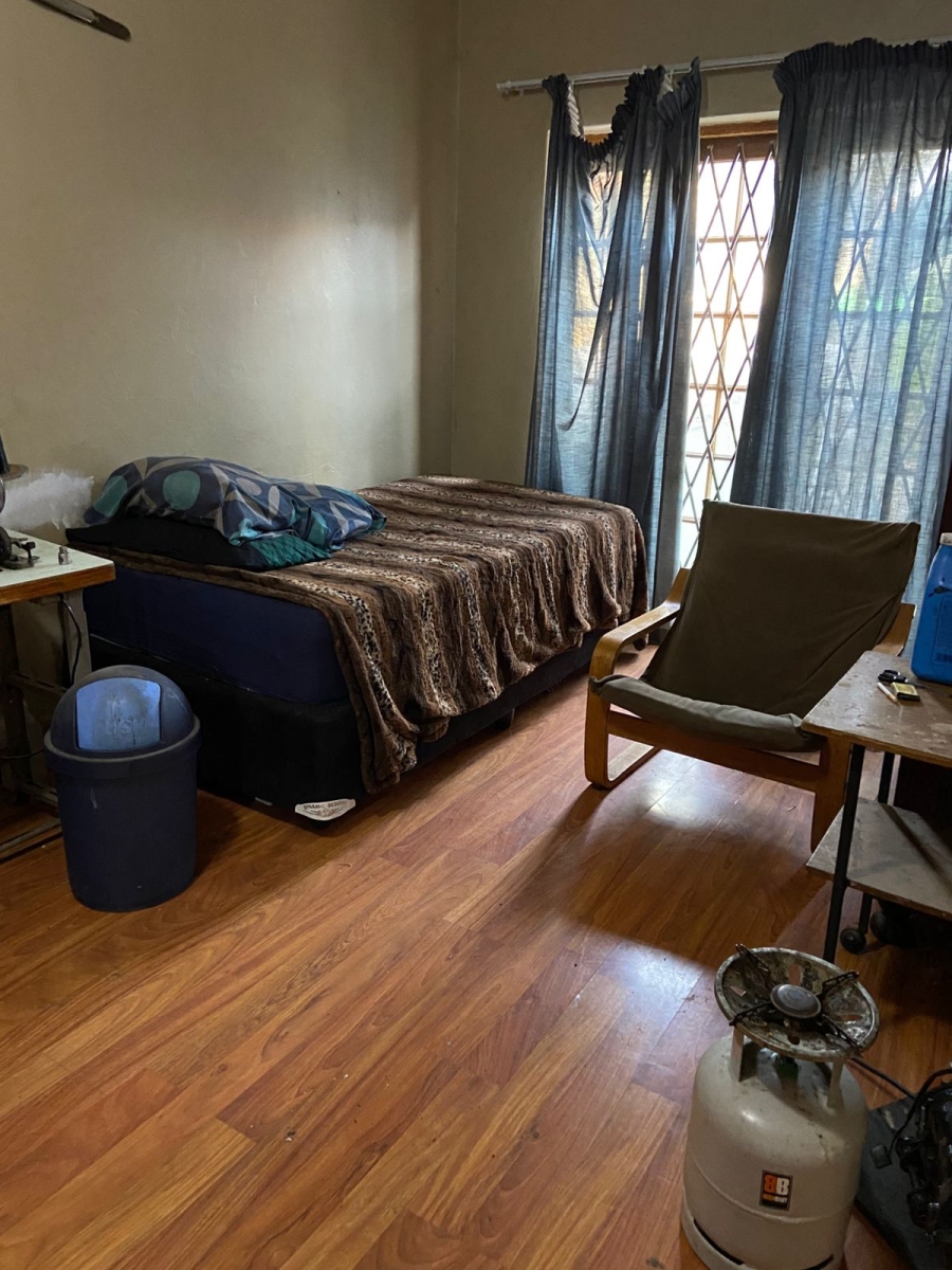 5 Bedroom Property for Sale in Flora Gardens Gauteng