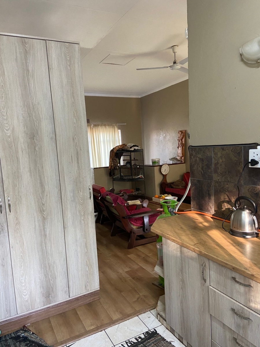 5 Bedroom Property for Sale in Flora Gardens Gauteng