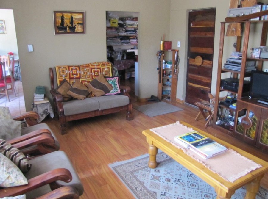 5 Bedroom Property for Sale in Flora Gardens Gauteng