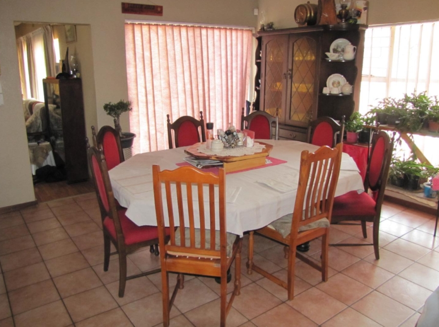 5 Bedroom Property for Sale in Flora Gardens Gauteng