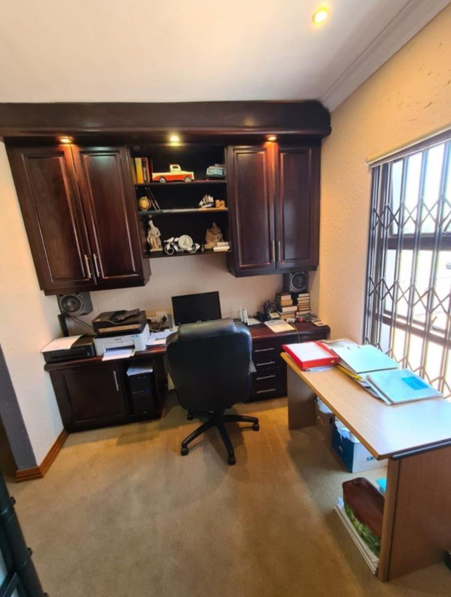 4 Bedroom Property for Sale in Vanderbijlpark SE 2 Gauteng