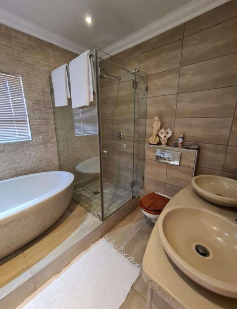 4 Bedroom Property for Sale in Vanderbijlpark SE 2 Gauteng