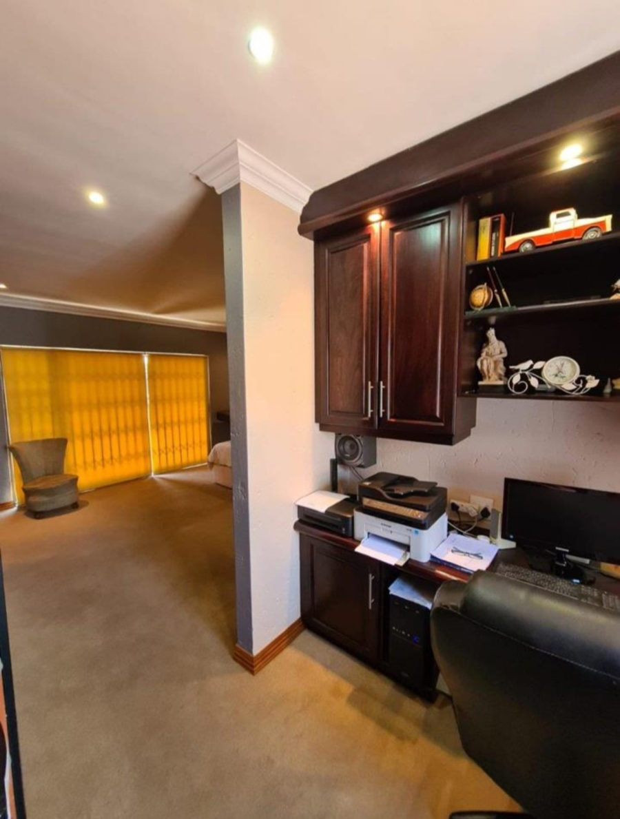 4 Bedroom Property for Sale in Vanderbijlpark SE 2 Gauteng