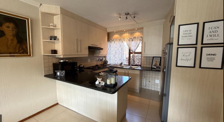 1 Bedroom Property for Sale in Bassonia Gauteng