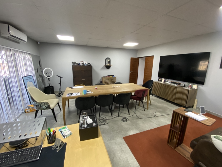 To Let Commercial Property for Rent in Knoppieslaagte Gauteng