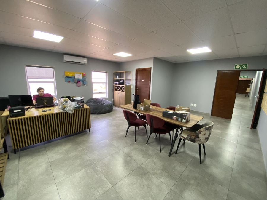 To Let Commercial Property for Rent in Knoppieslaagte Gauteng