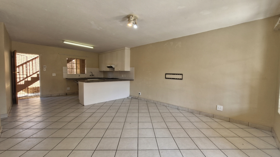 2 Bedroom Property for Sale in Rooihuiskraal North Gauteng