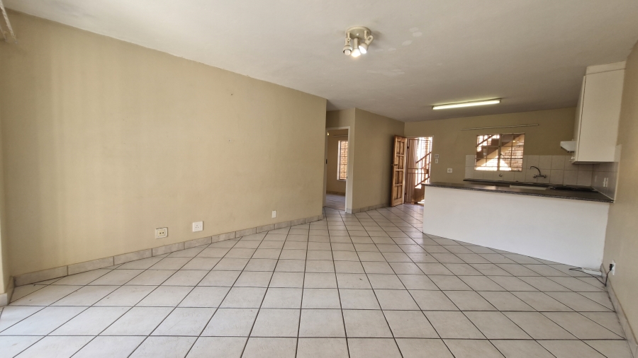 2 Bedroom Property for Sale in Rooihuiskraal North Gauteng
