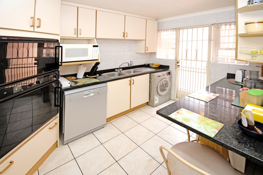 3 Bedroom Property for Sale in Corlett Gardens Gauteng