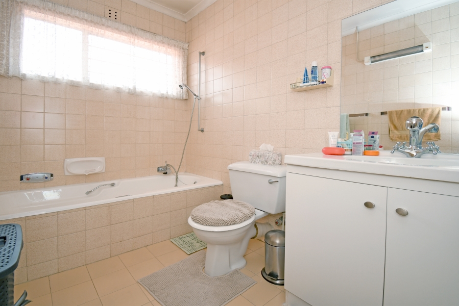 3 Bedroom Property for Sale in Corlett Gardens Gauteng