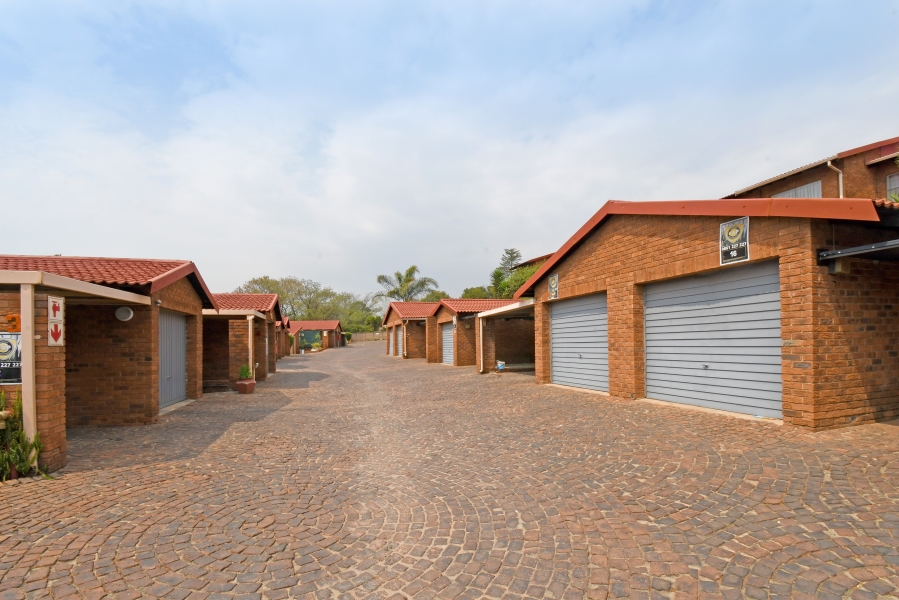 3 Bedroom Property for Sale in Corlett Gardens Gauteng