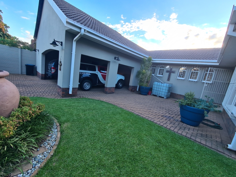 3 Bedroom Property for Sale in Vanderbijlpark SE 2 Gauteng