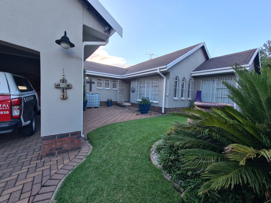3 Bedroom Property for Sale in Vanderbijlpark SE 2 Gauteng